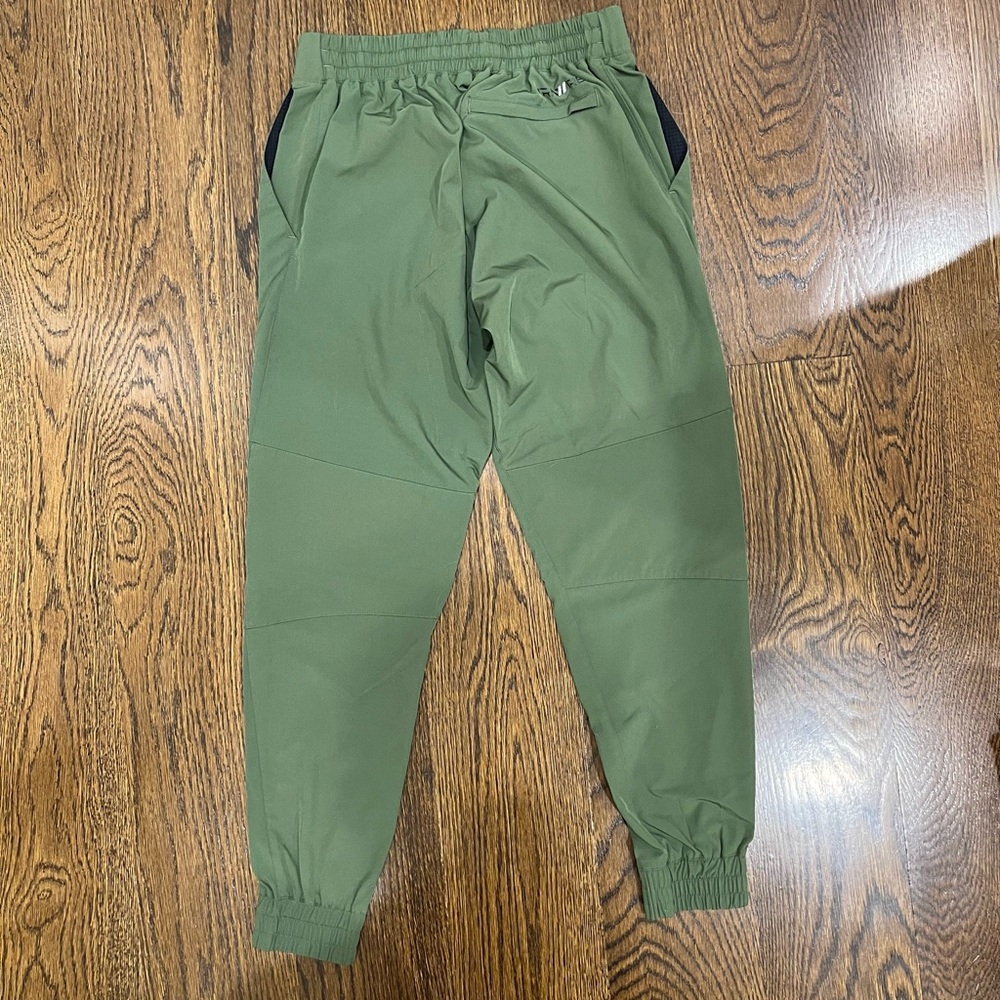 Men’s Virus green joggers - size medium - great condition